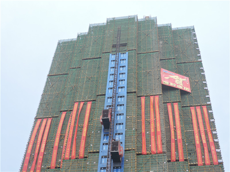 喜報！中冶南方國際社區(qū)一期南區(qū)住宅四標段項目喜封金頂！