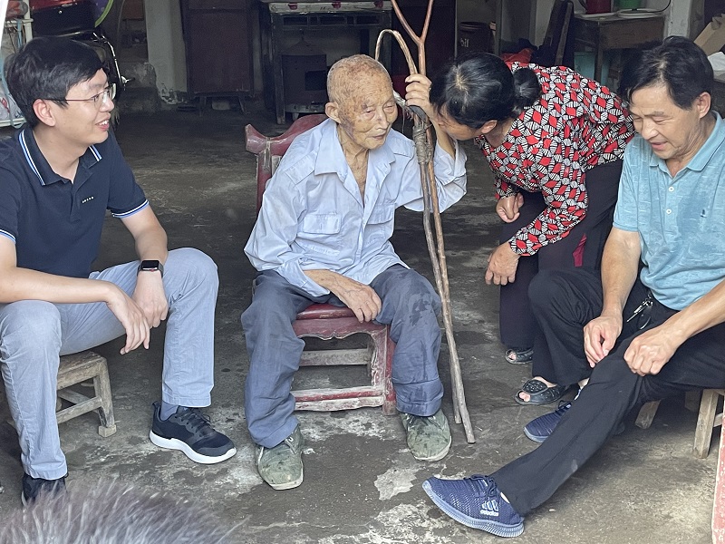 區(qū)人大代表、集團副總馮小龍走訪潘塘福利院為老人送關懷